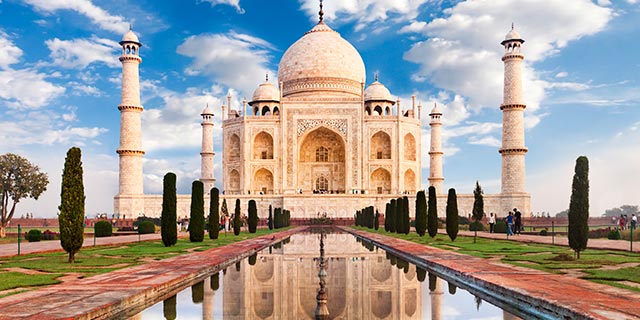 taj-mahal-clouds-640x320